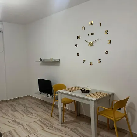 Osmeni Apartman *